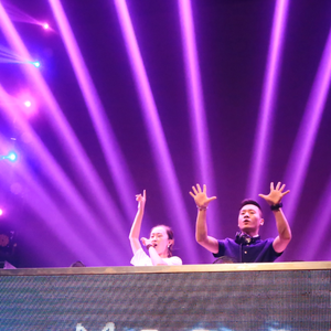 免费看裸体🔞🔞🔞吃胸
